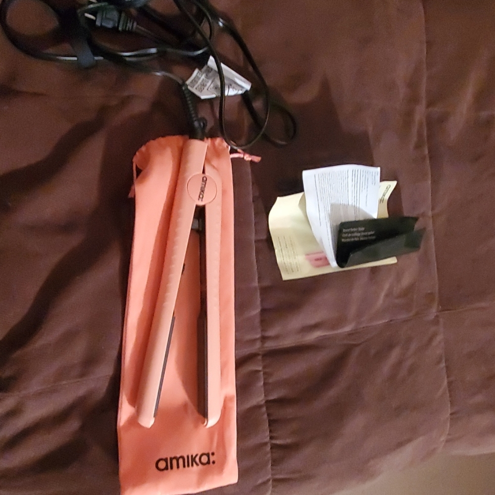 New amika straightner